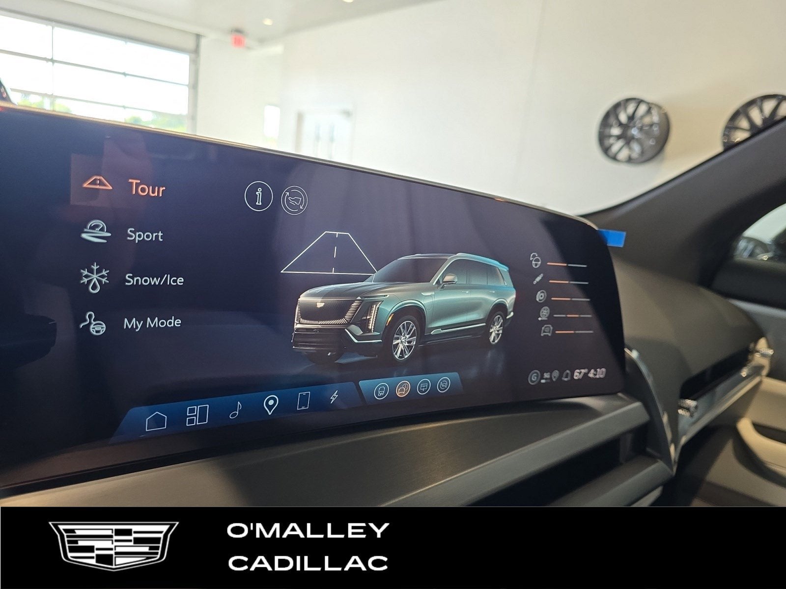 2026 Cadillac VISTIQ Luxury