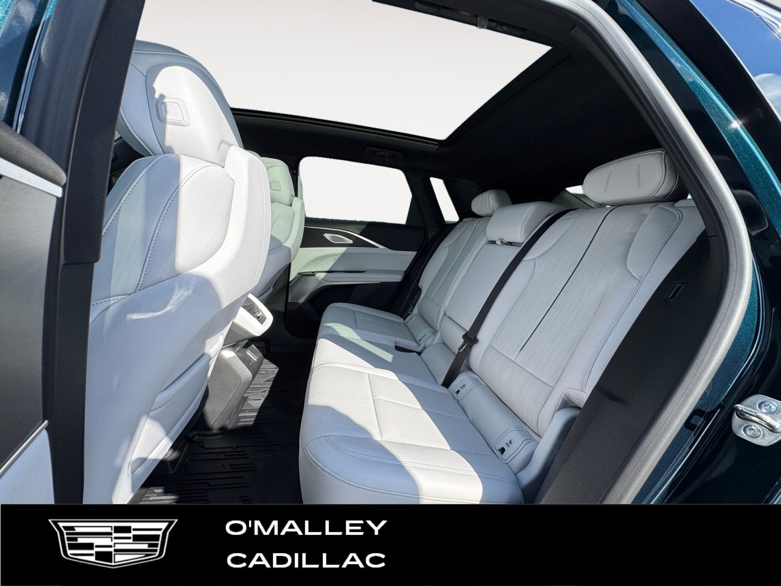 2025 Cadillac LYRIQ Luxury 2