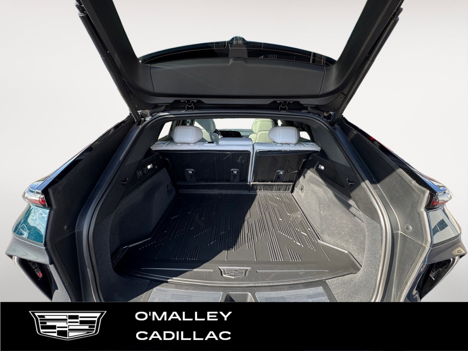 2025 Cadillac LYRIQ Luxury 2