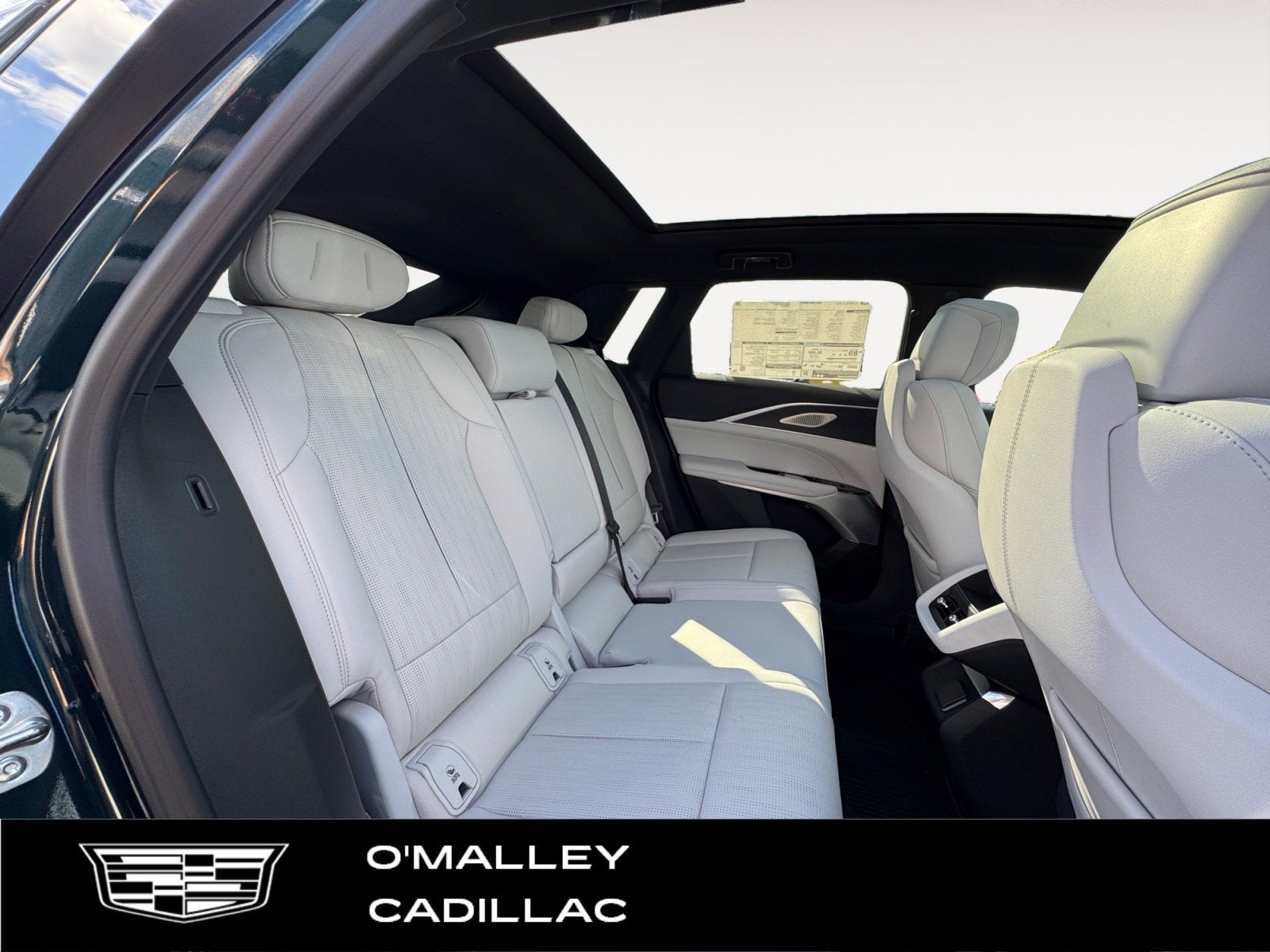 2025 Cadillac LYRIQ Luxury 2