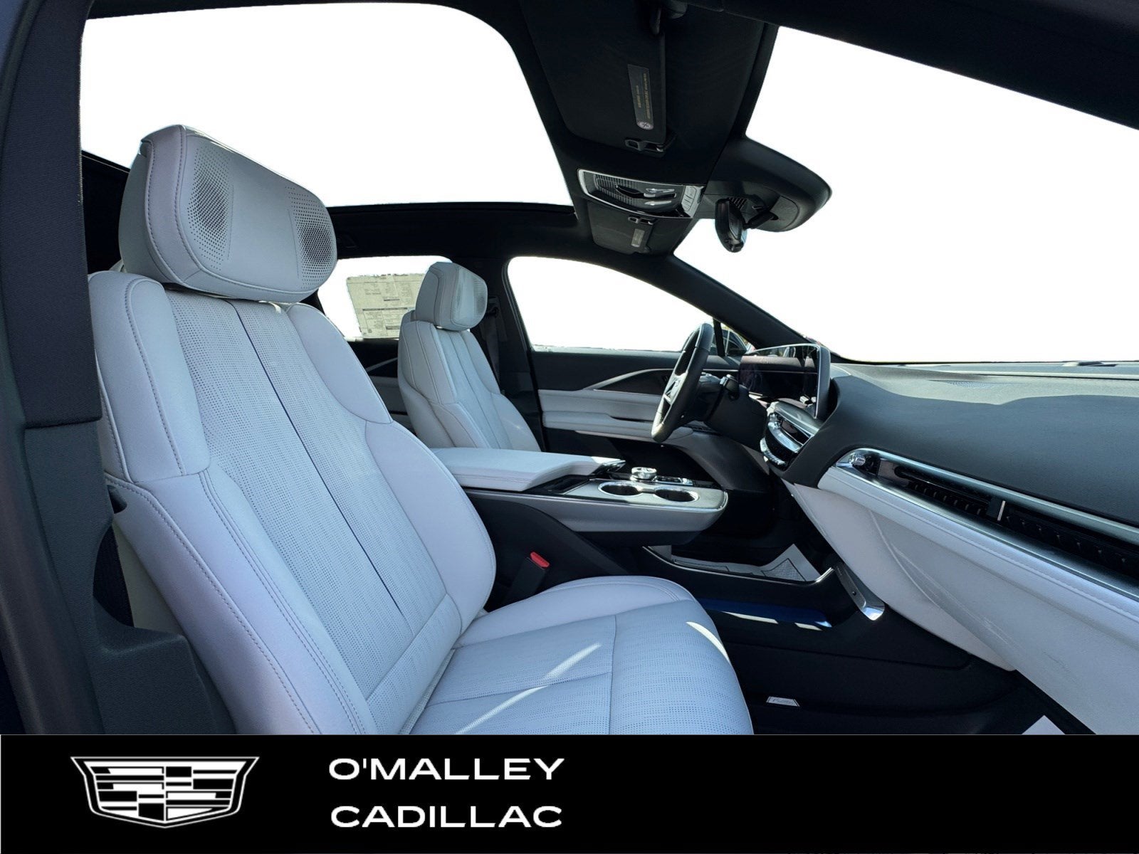 2025 Cadillac LYRIQ Luxury 2