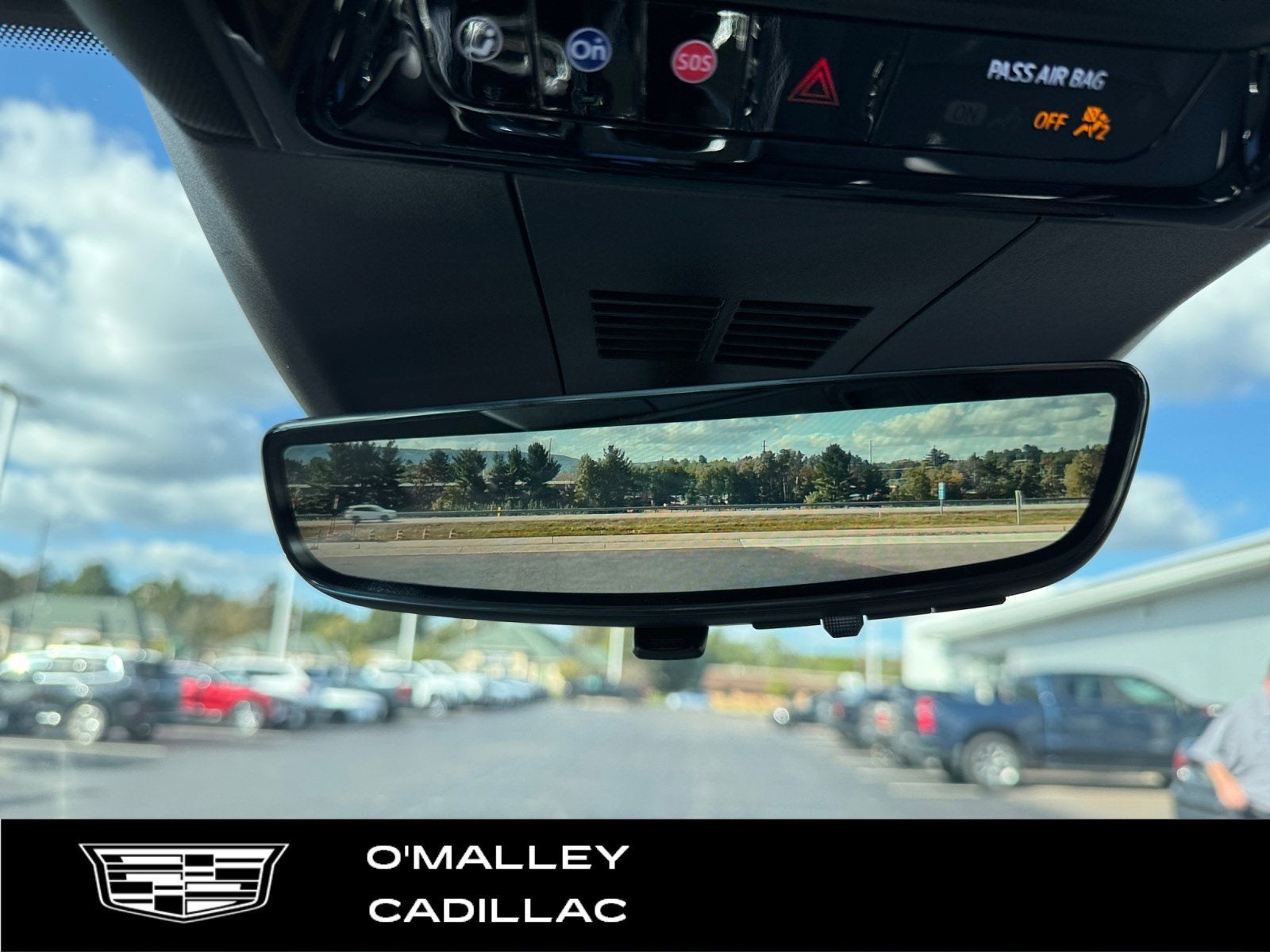 2025 Cadillac LYRIQ Luxury 2