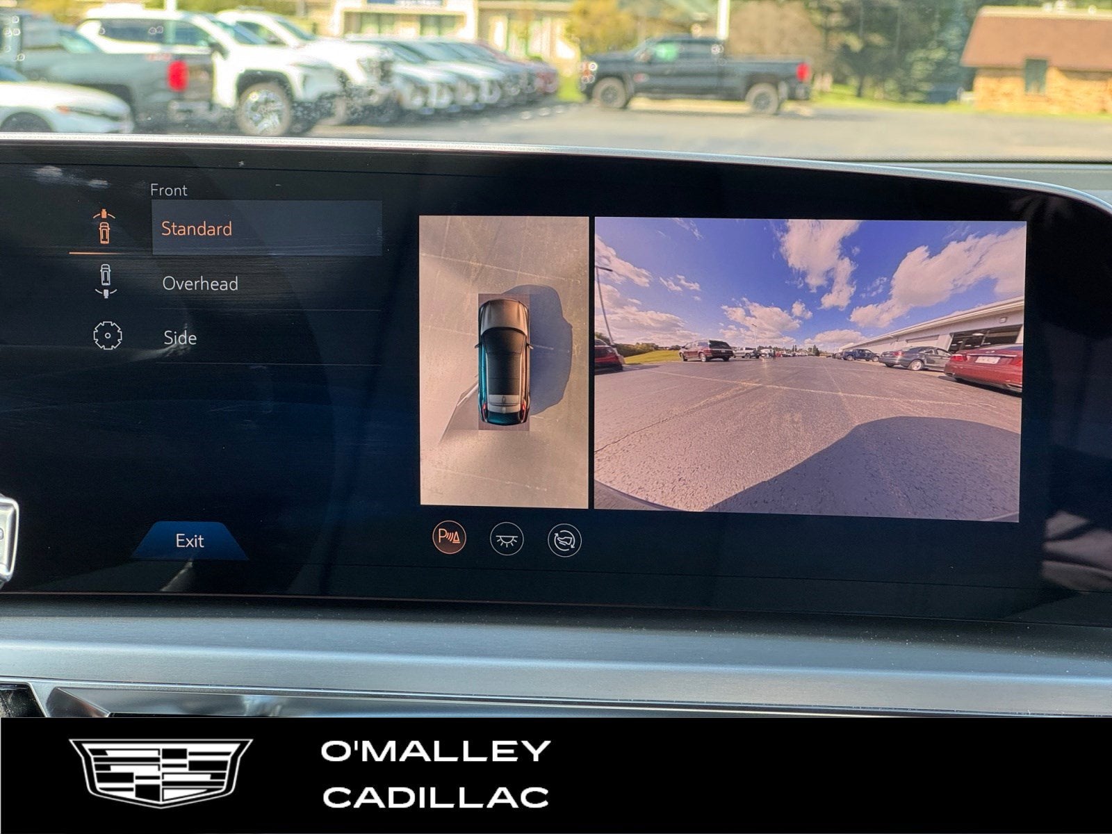 2025 Cadillac LYRIQ Luxury 2