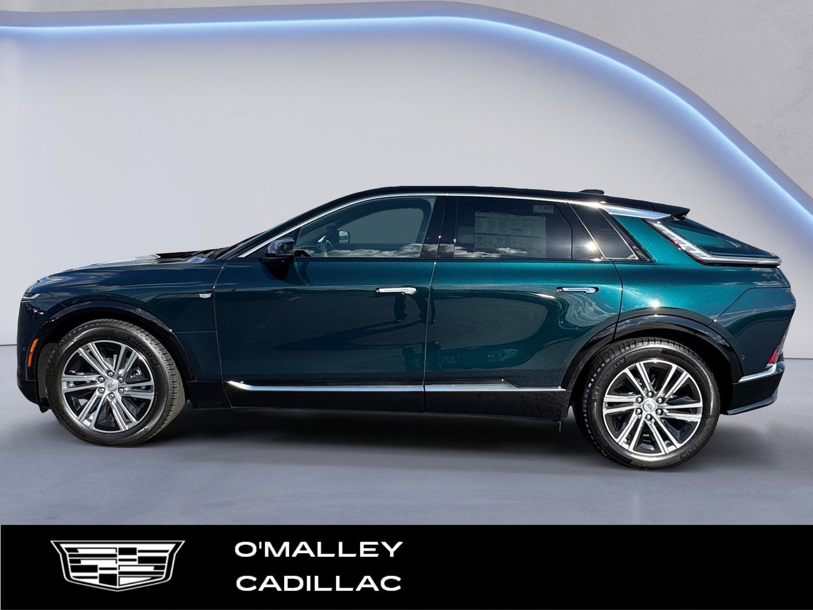 2025 Cadillac LYRIQ Luxury 2