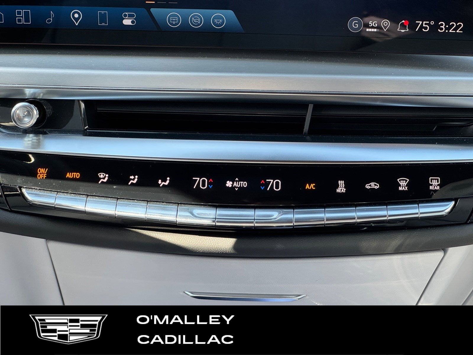 2025 Cadillac LYRIQ Luxury 2