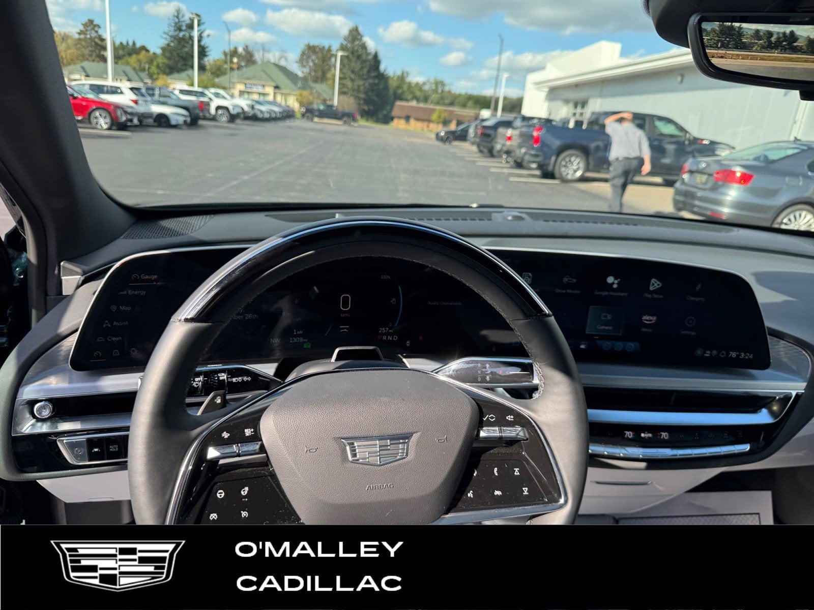 2025 Cadillac LYRIQ Luxury 2