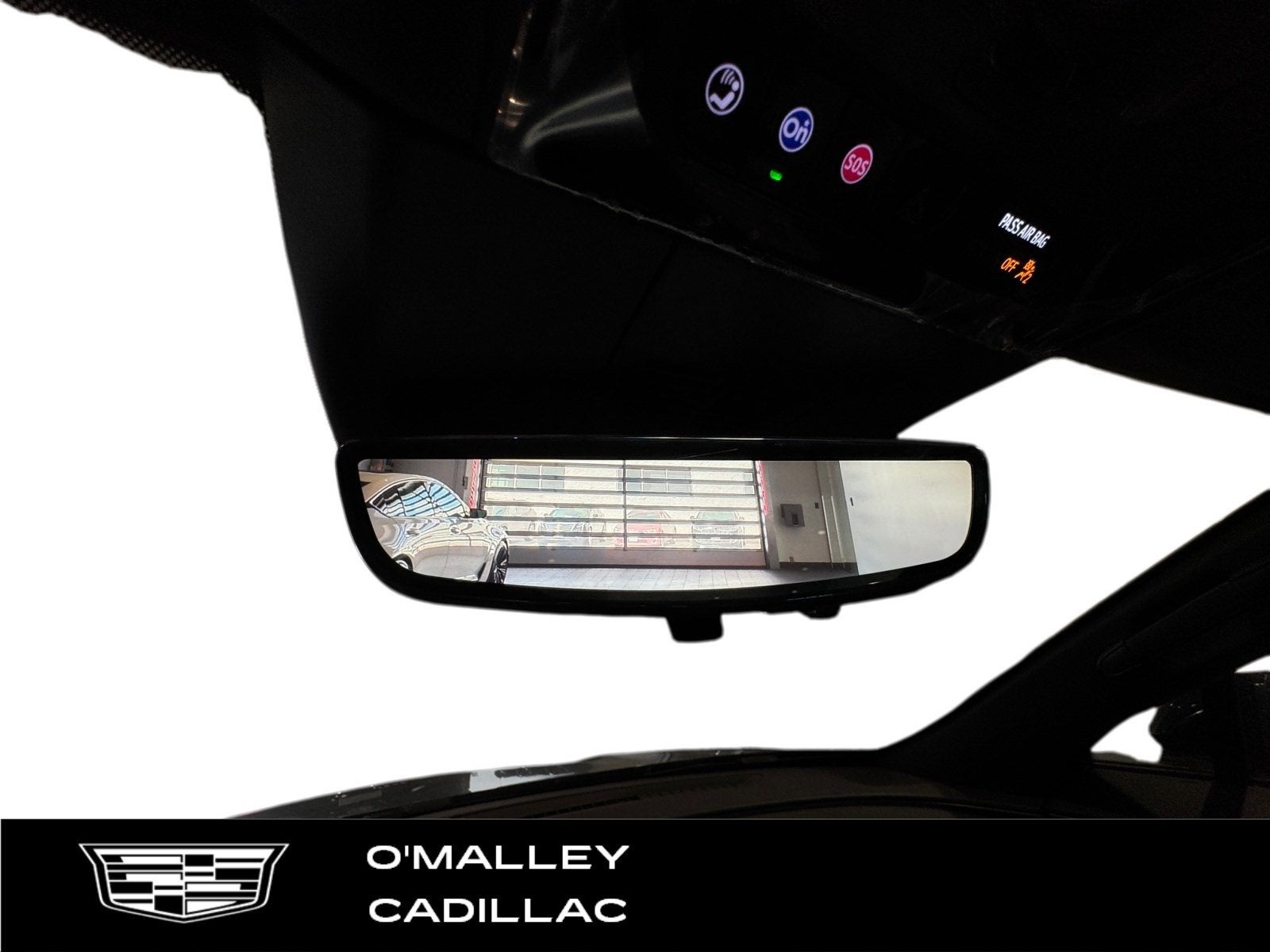 2025 Cadillac LYRIQ Luxury 2