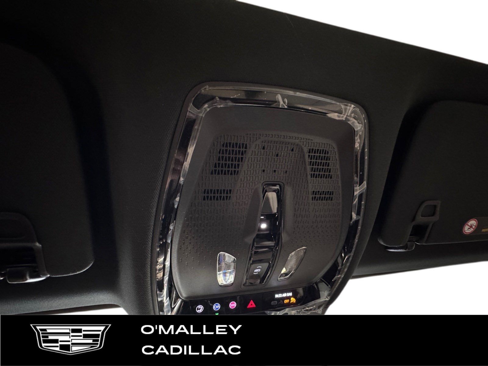 2025 Cadillac LYRIQ Luxury 2