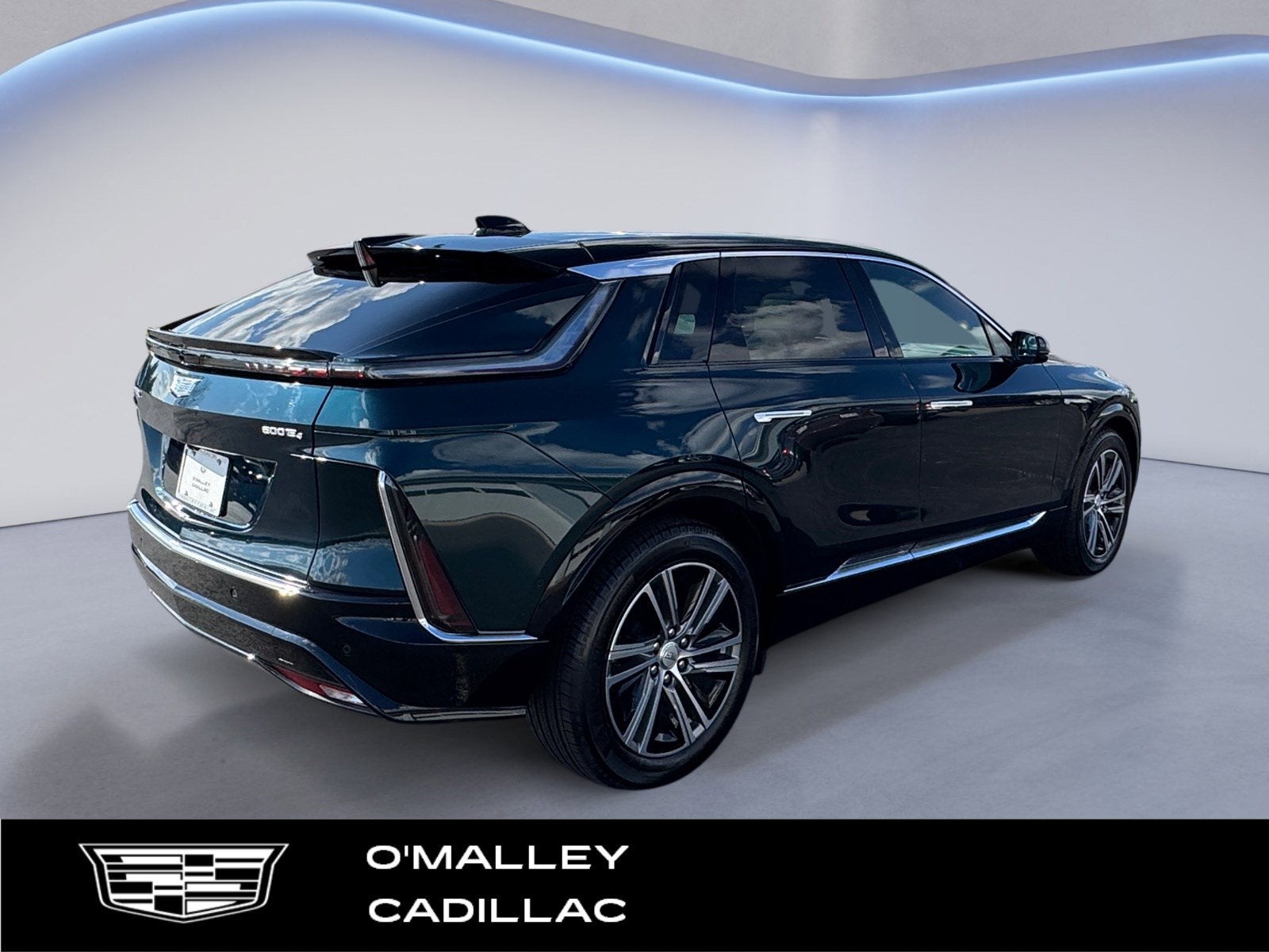 2025 Cadillac LYRIQ Luxury 2