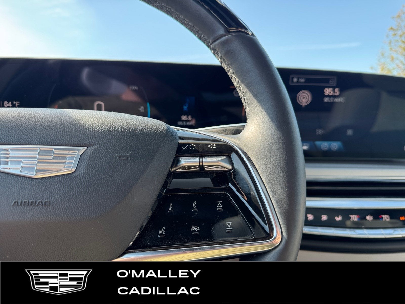 2024 Cadillac LYRIQ Luxury 2