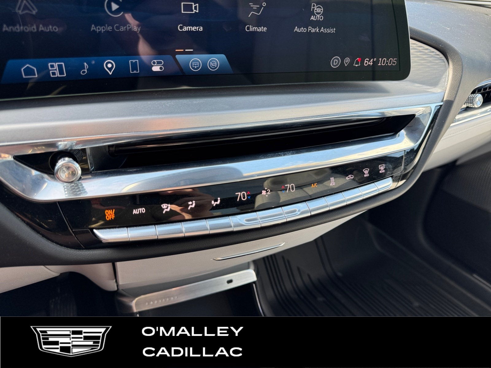 2024 Cadillac LYRIQ Luxury 2
